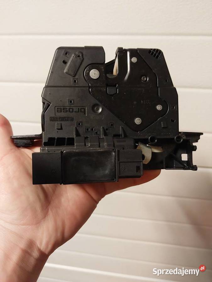 Zamek klapy bagażnika Bmw F10 Puławy
