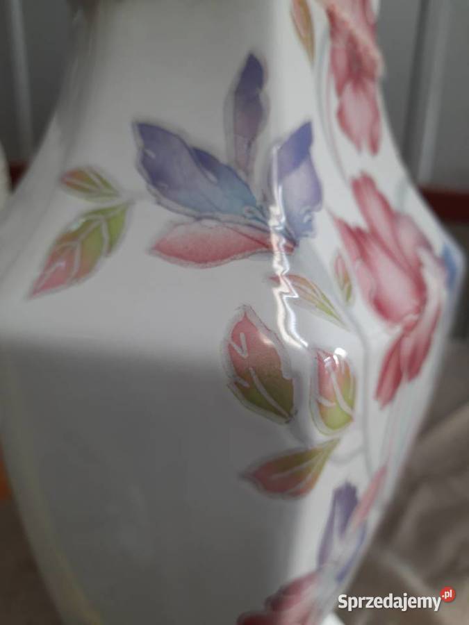 biały wazon w kwiaty Mielnica Duża