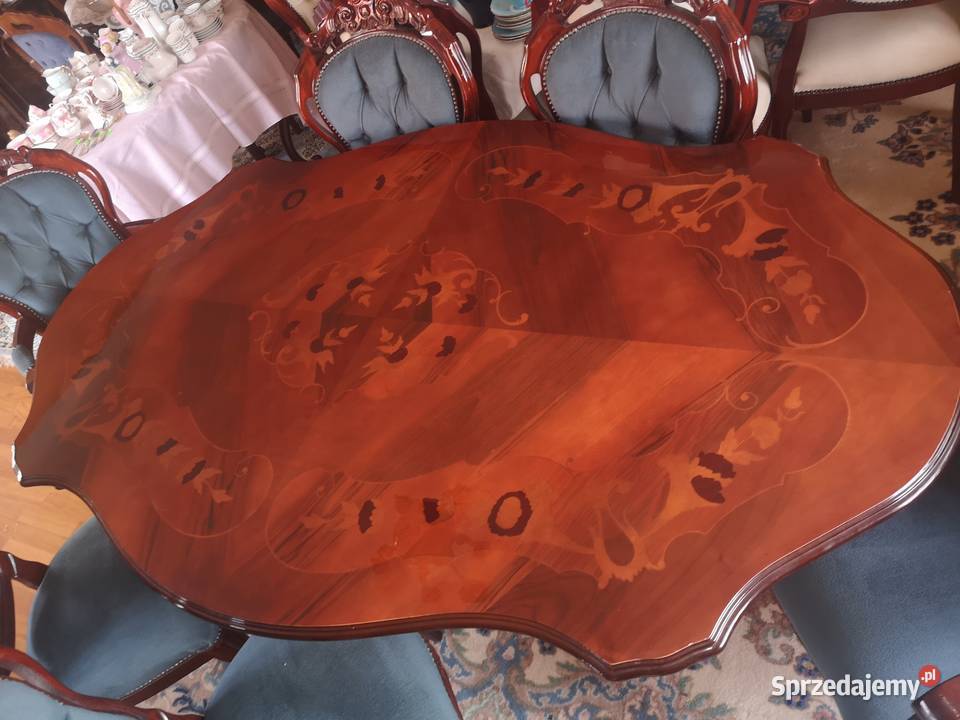 Stół z intarsją z 4 krzesłami i 2 fotelami