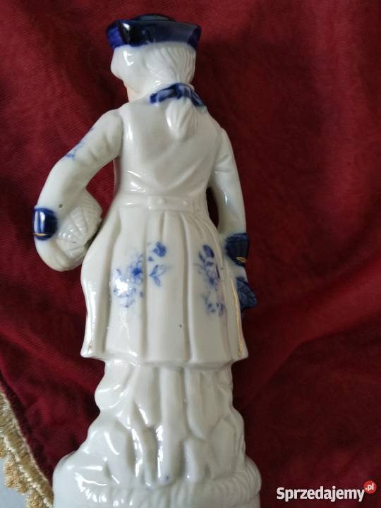 Figurka z porcelany Młodzieniec z winogronami Ropa