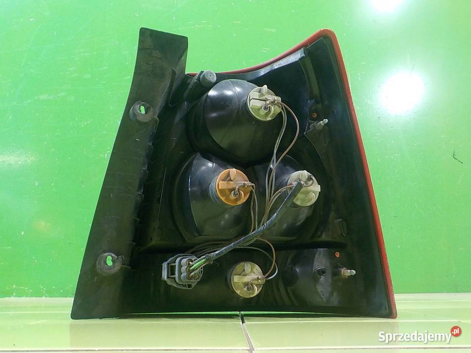 LAND ROVER FREELANDER II 22 TD4 07r lampa lewa Suków