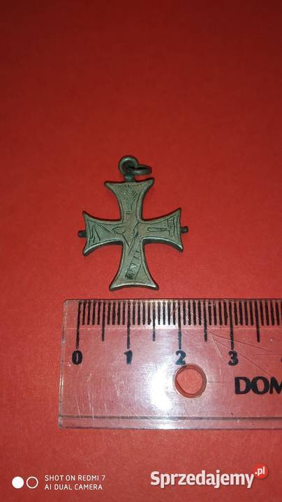 Srebrny stary krzyżyk relikwiarzowy