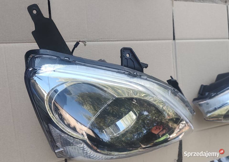 Honda Civic generacji 7 lampy przednie Poraj