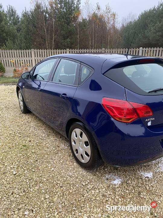 Opel ASTRA J 2010 benzgaz 10 lat w Rodzinie Rok produkcji 2010