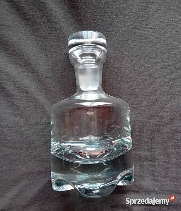 Masywna kryształowa karafka z grubym dnem