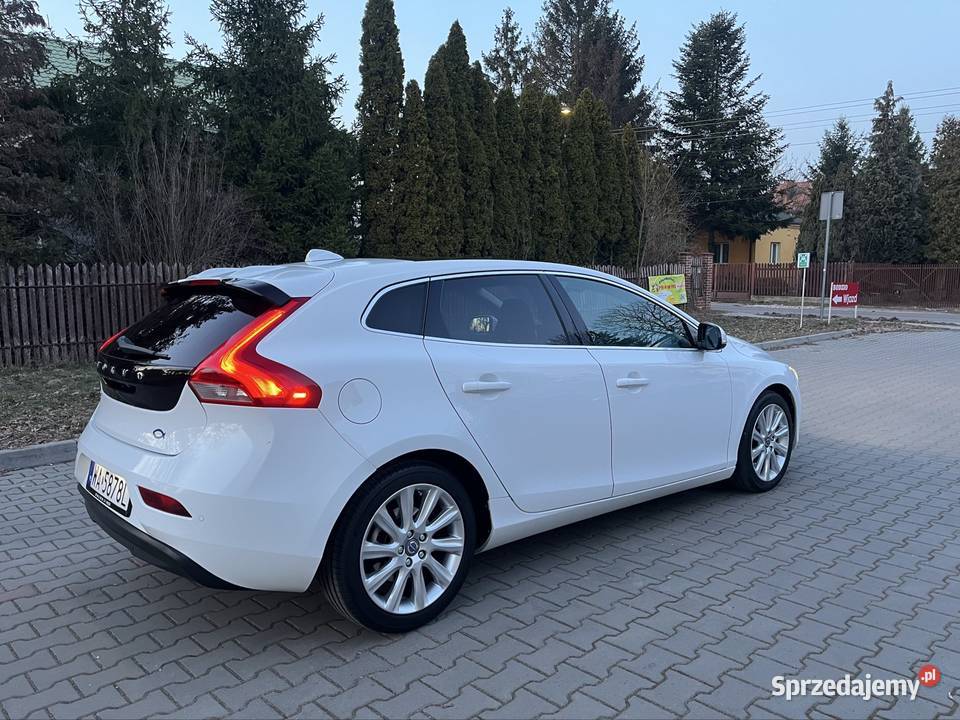 Volvo v40 16 d2 Momentum Możliwa zamiana na BMW Warszawa sprzedam