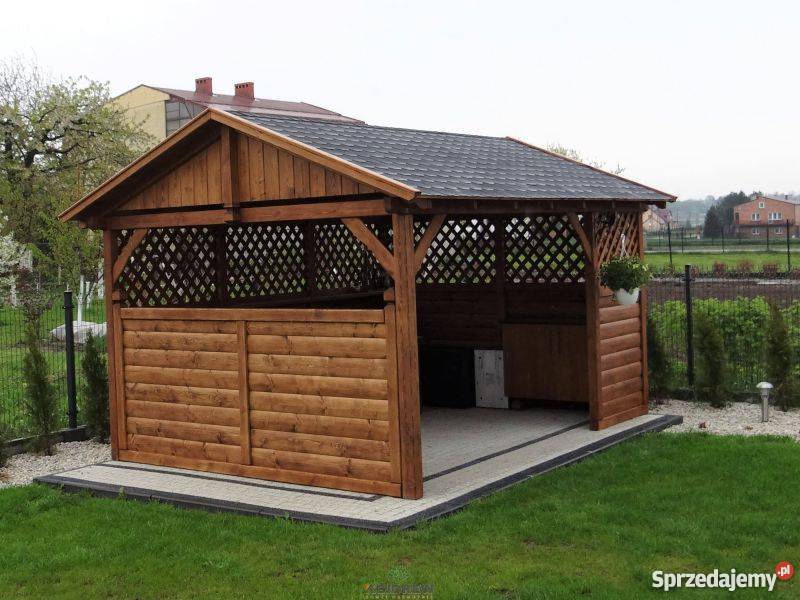 Domek z małą dwuboksową drewutnią Maria