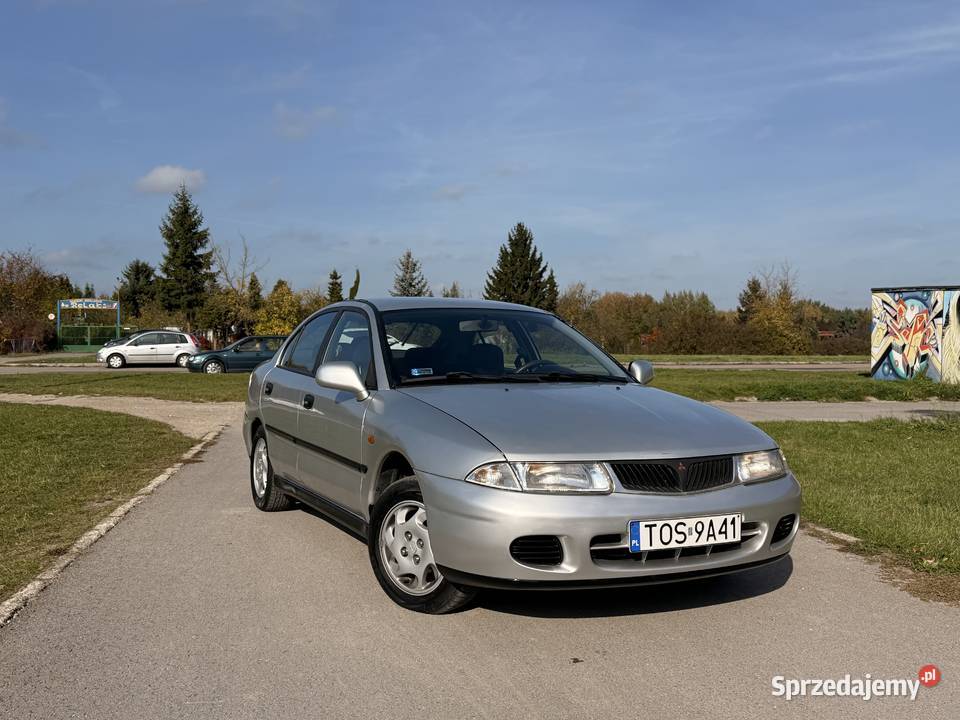 Mitsubishi Carisma 16 100 benzyna pierwszy pierwszy właściciel Ostrowiec Świętokrzyski sprzedam