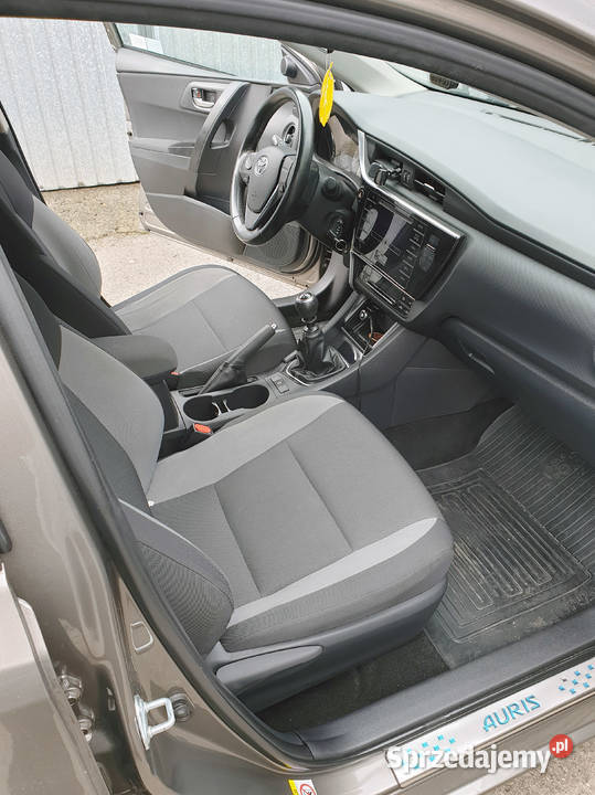TOYOTA AURIS ACTIVE CITY 133 benzyna 2017 nieuszkodzony Warszawa