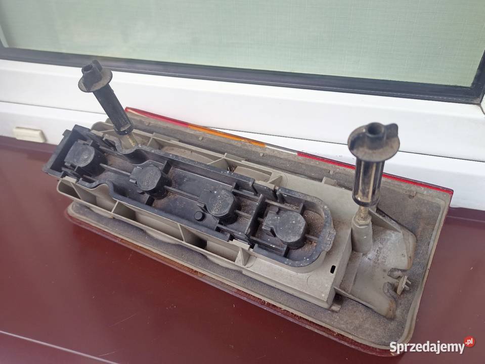 Ford Courier MK4 IV lampa tył tylna prawa wkład osobowe Lampy tylne łódzkie Sieradz
