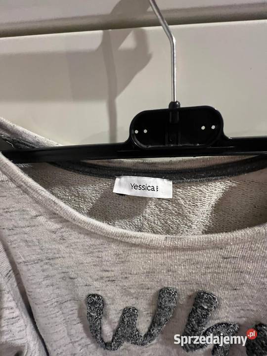 Subtelna szara bluza z napisem CA L Gdańsk