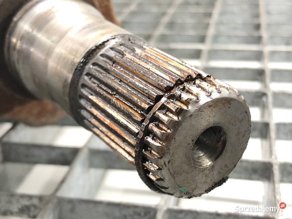 PÓŁOŚ LEWY PRZÓD VOLVO V70 III 20 241 0716 Układ napędowy