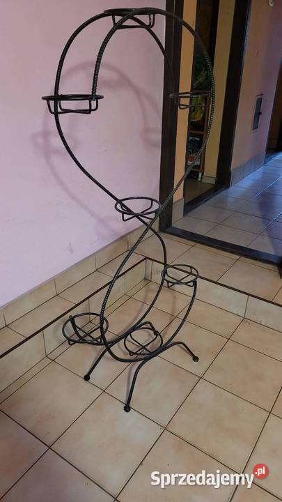 Kwietnik stalowy malowany na czarno