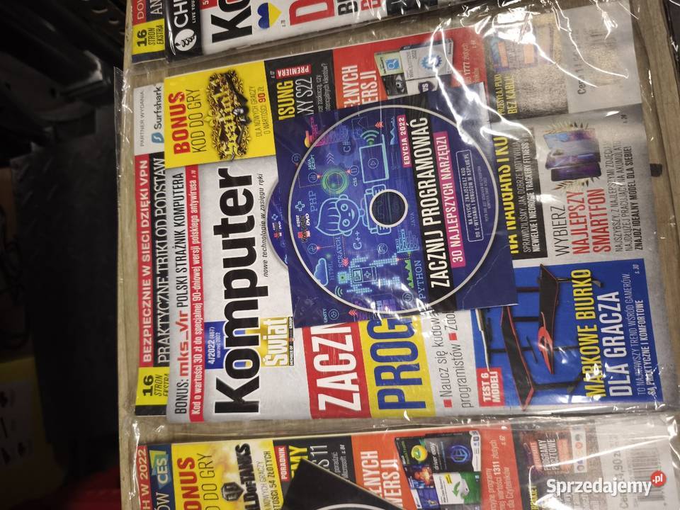 Zestaw gazet czasopism Komputer Świat roczniki sprzedam