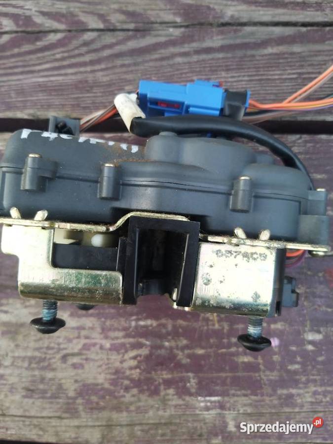 ZAMEK TYLNEJ KLAPY ELEKTRYCZNEJ CHRYSLER