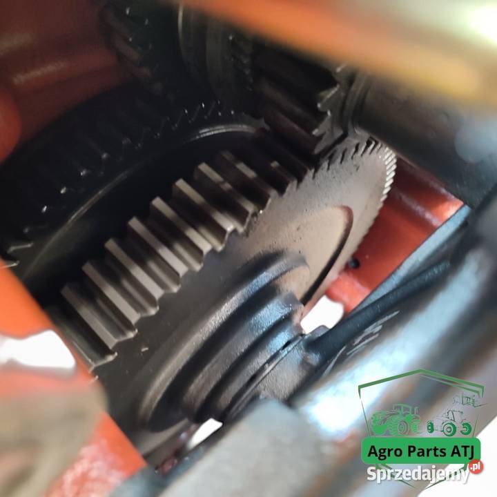 Skrzynia Wałek Obudowa Tylny WOM 1052 B2 Massey