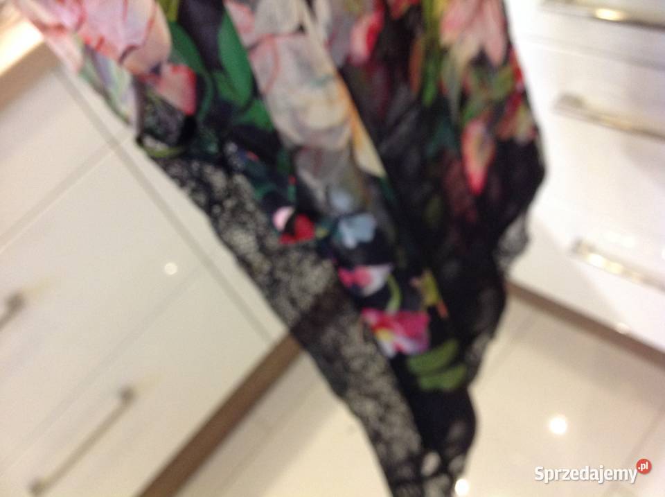 Bluzka Mgiełka damska GUESS S j Nowa Kwiaty Odzież damska Nowa Sól sprzedam