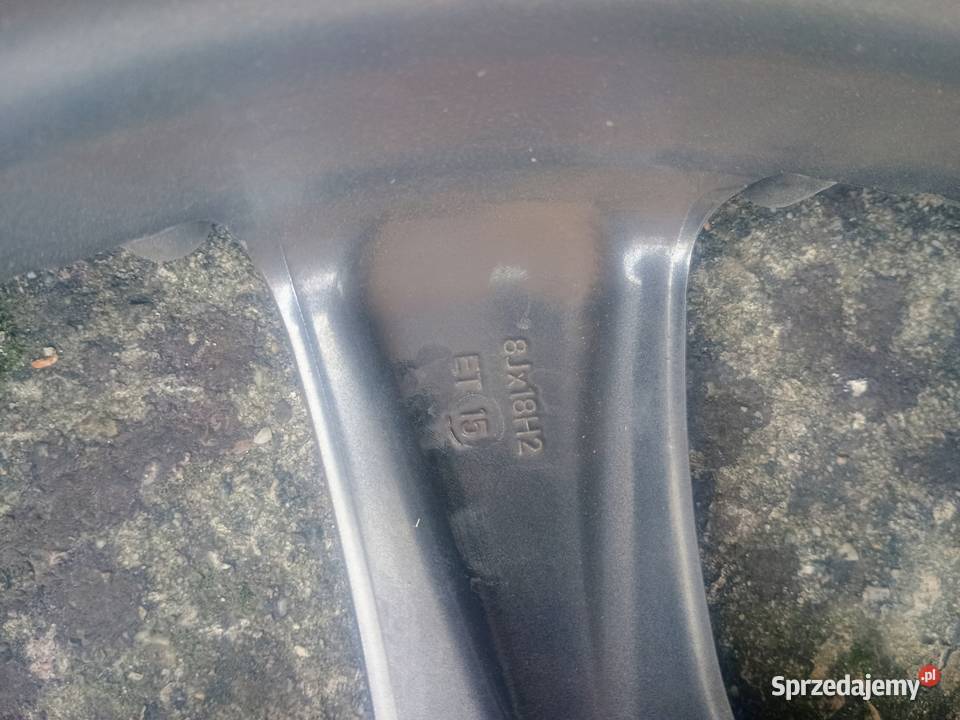 Komplet felg z oponami marki Pirelli do Skalbmierz