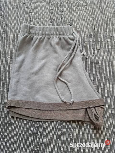 Spodenki domowe w kolorze taupe wygoda i styl XS szary/srebrny Trąbki Wielkie sprzedam