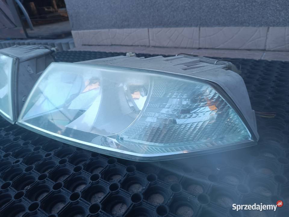 Skoda Octavia 2 II reflektory lampy przód Rok produkcji 2004