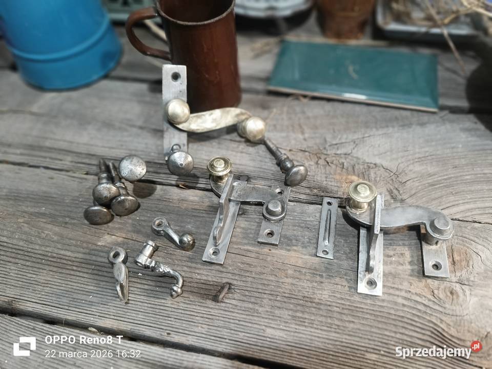 Stare okucia okienne Zabytkowa klamka okienna Pozostałe sprzedam