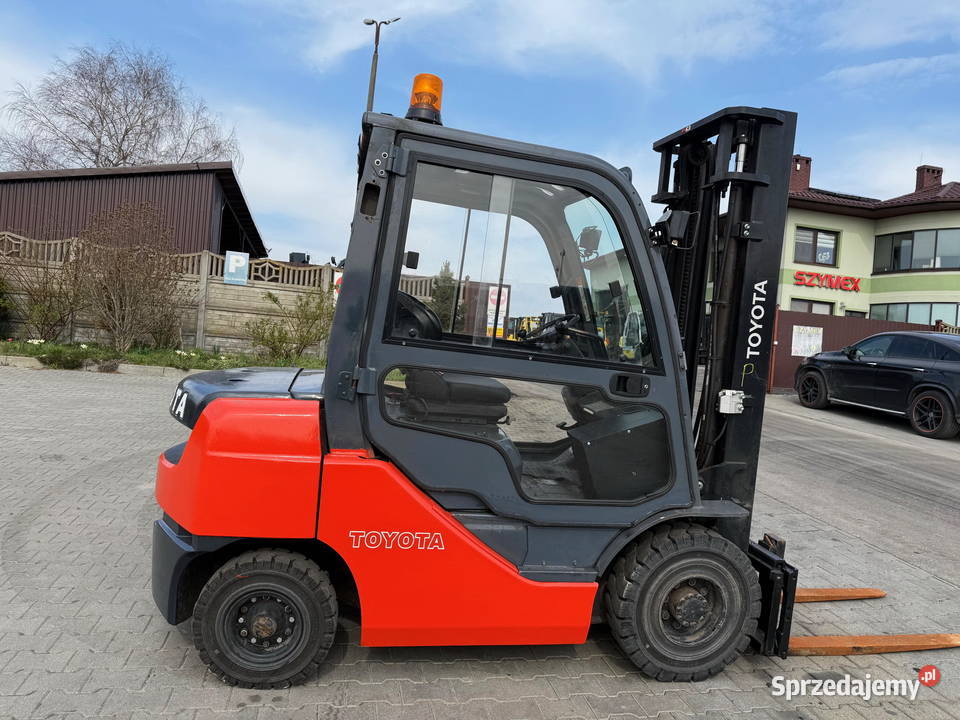 wózek widłowy TOYOTA 8FDF25 diesel 370m kabina sprzedam