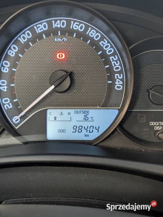 Toyota Auris II 133 VVTi 2014 r Salon Polska wielkopolskie Gostyń