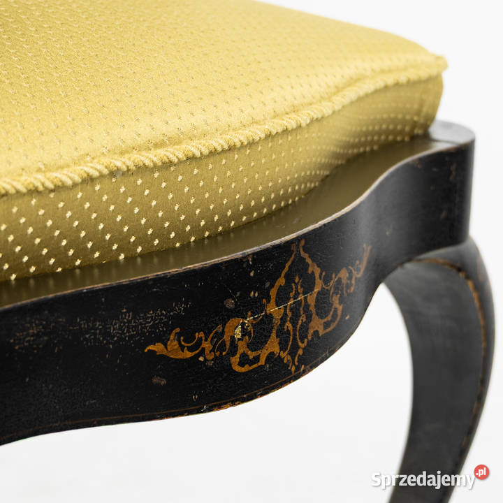 Zabytkowy czarny fotel biblioteczny z wielkopolskie Swarzędz