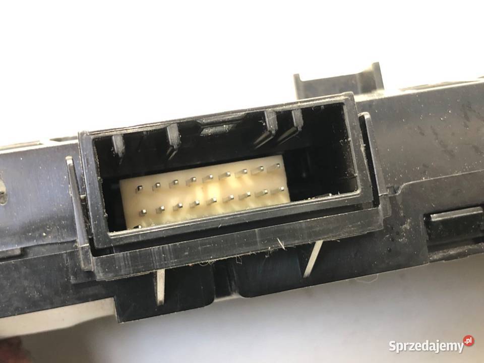 PANEL WŁĄCZNIK ŚWIATEŁ AWARYJNYCH DACIA DUSTER