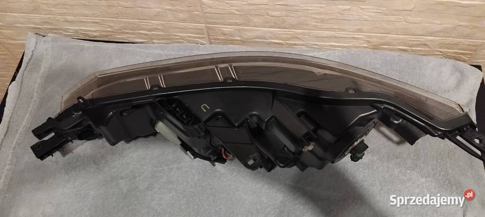 Lampa prawa przód Nissan Qashqai J11 rogue osobowe