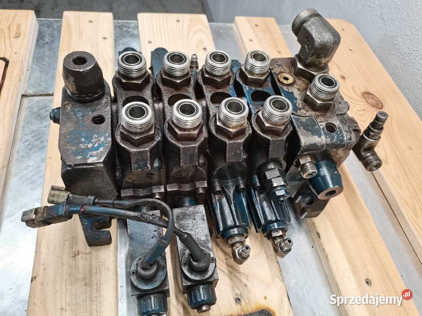 Holland LM 5040 Rozdzielacz hydrauliczny wielkopolskie Wilkowo