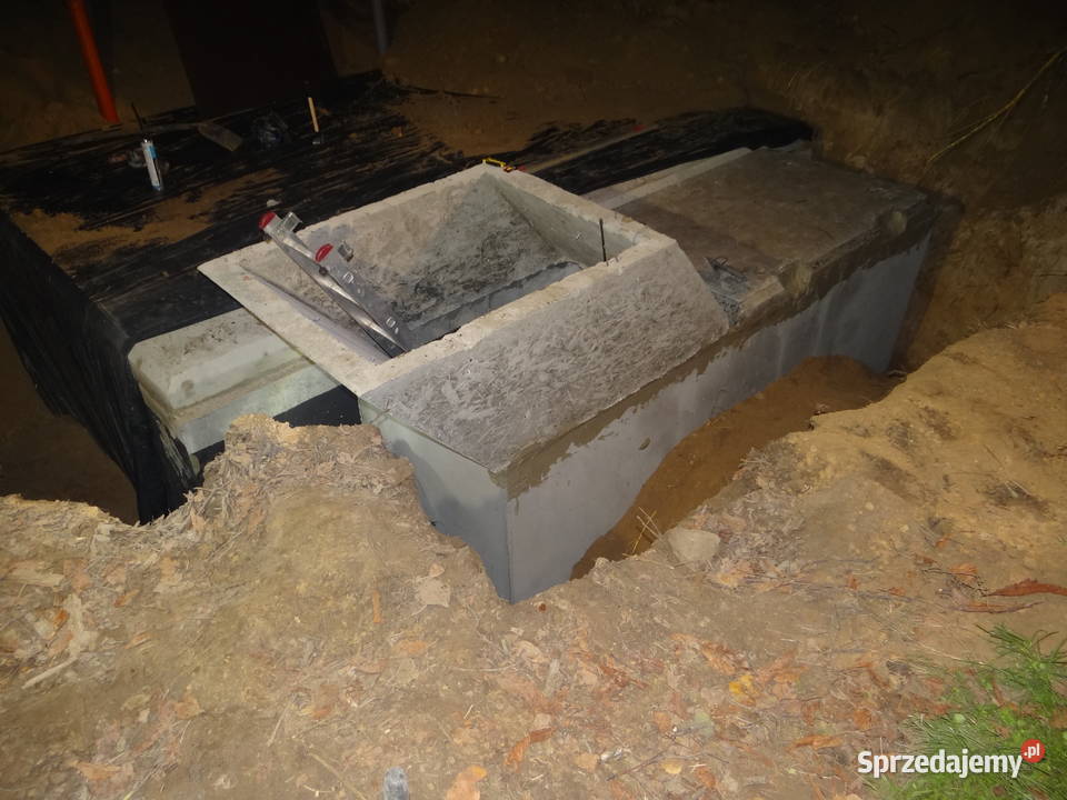 Piwnica ziemianka z płaskim dachem pod taras Wierzbica