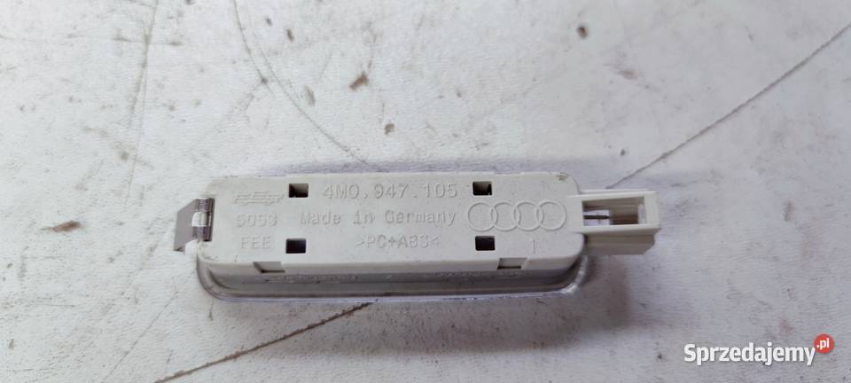 LAMPKA KABINY AUDI A3 A4 A5 A6 Q7 4M0947105 Przystajń