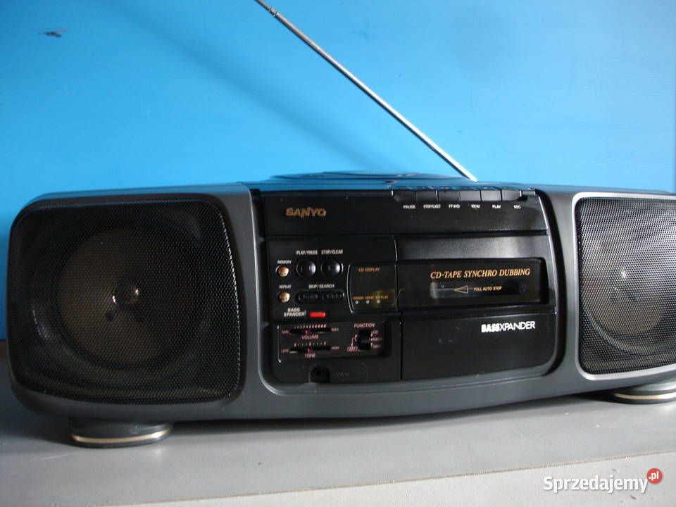 Radiomagnetofon z CD SANYO MCDZ16L