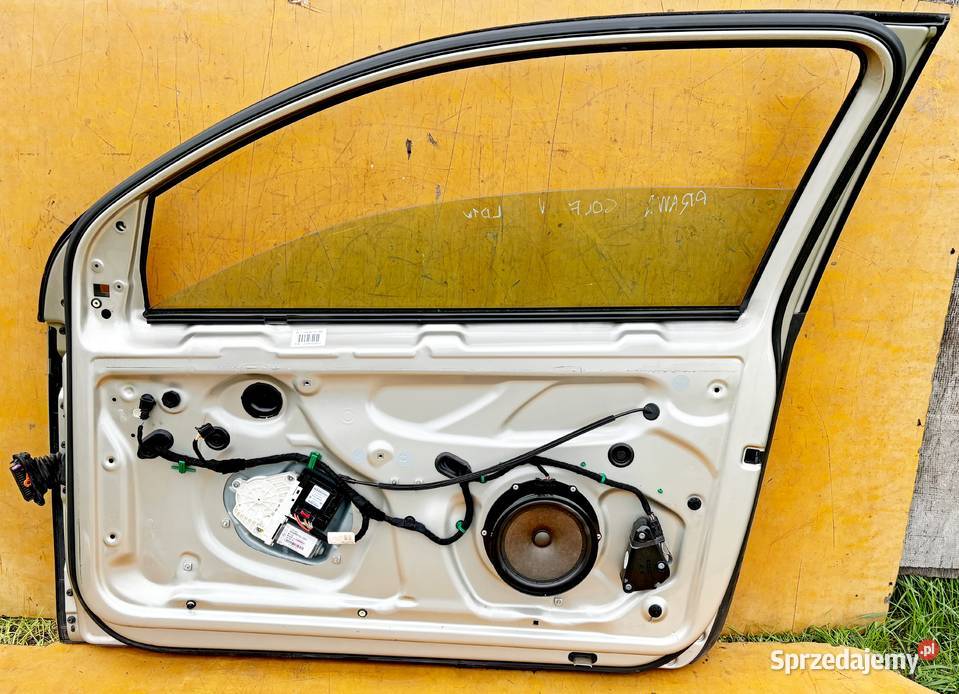 VW GOLF V DRZWI PRAWE WERSJA 3D LAK LD1W