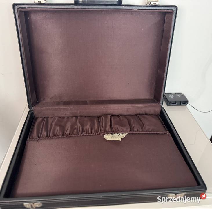 Czarna walizka teczka Pruszków