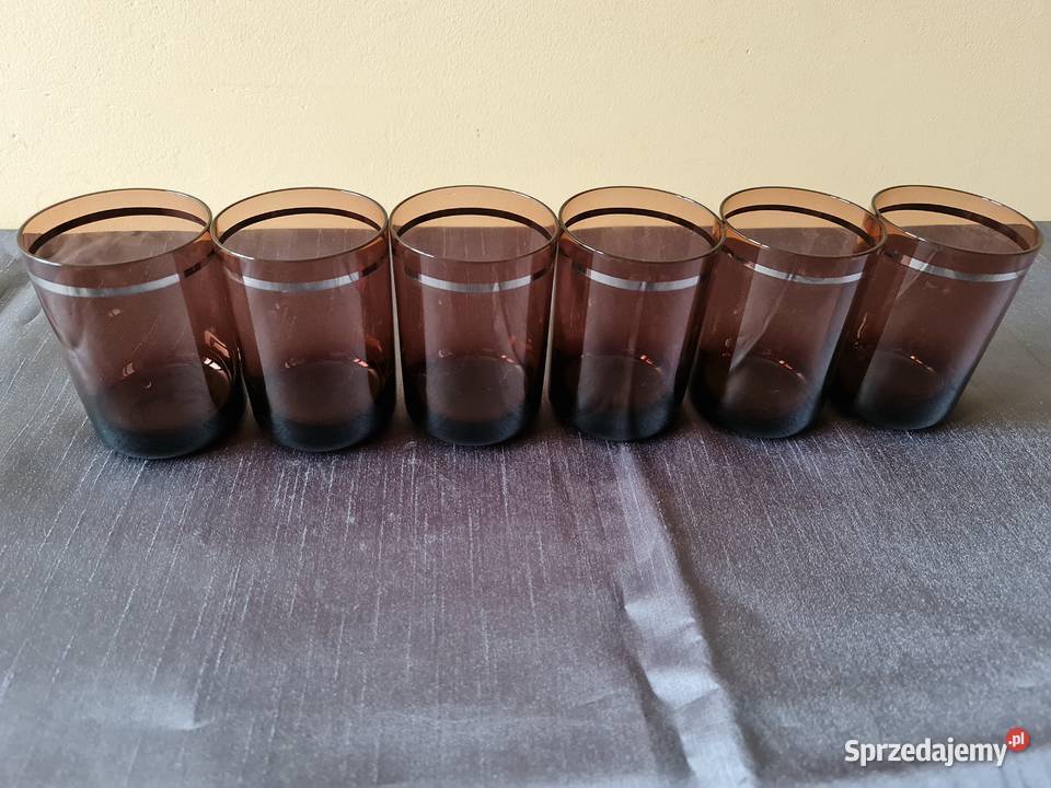Komplet sześciu szklanek z ciemnego szkła Porcelana i szkło Warszawa
