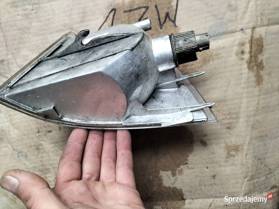 KIERUNKOWSKAZ PRAWY VOLVO V40 S40 BIAŁY sprzedam
