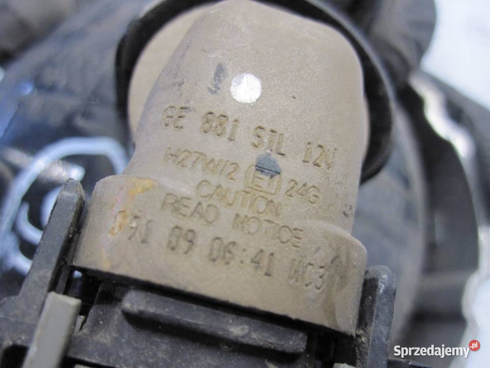 KIA SORENTO II 4x4 10r halogen prawy 922022P0 osobowe