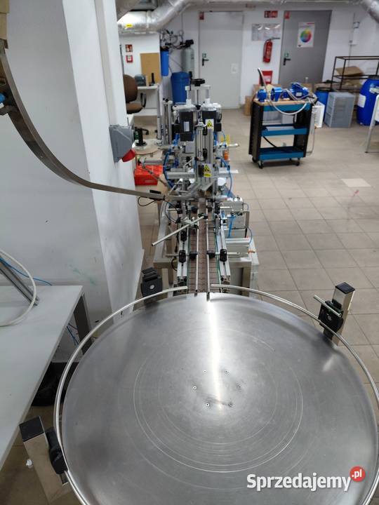 Stół obrotowy podawczyodbiorczy do linii