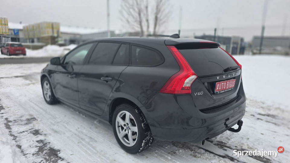 Volvo V60 duza navi super stan LEDY xsenon czujnik deszczu pomorskie