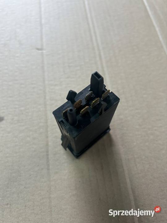 Włącznik ogrzewania tylnej szyby Passat b5 Grudziądz