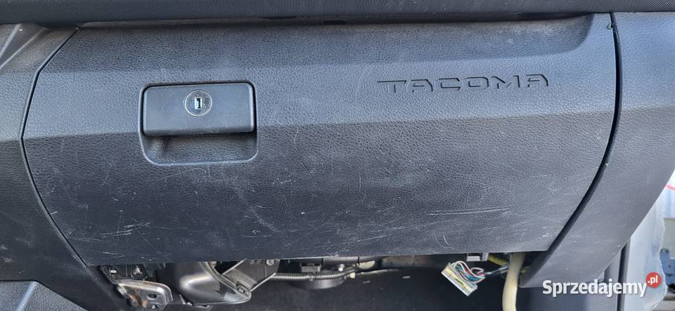 SCHOWKI PÓŁKI TOYOTA TACOMA TRD 4X4 35 V6 2022 r osobowe Mojusz