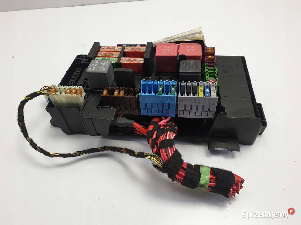 Mercedes A205 W205 22 CDI SKRZYNKA BEZPIECZNIKÓW Rudka