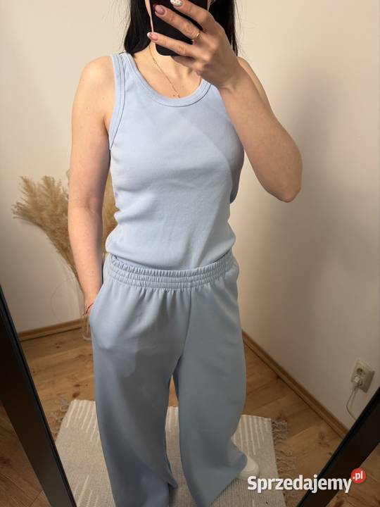 Błękitny prążkowany top na ramiączkach rozmiar Topy i koszulki Ostrzeszów