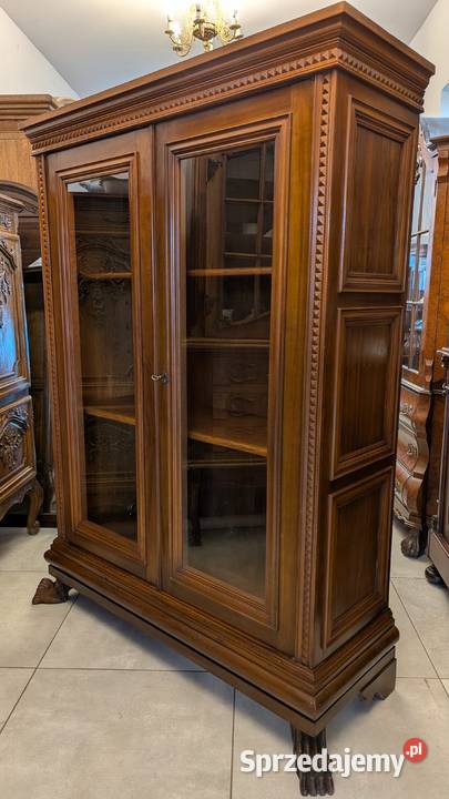 Włoska witryna na lwich łapach sklep Dąbrowa