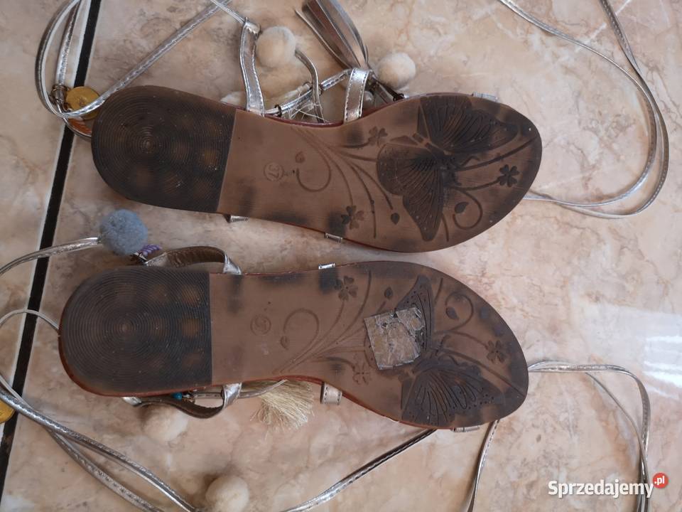 Wiązane sandały srebrne w rozmiarze 37 stan inna Tuchów