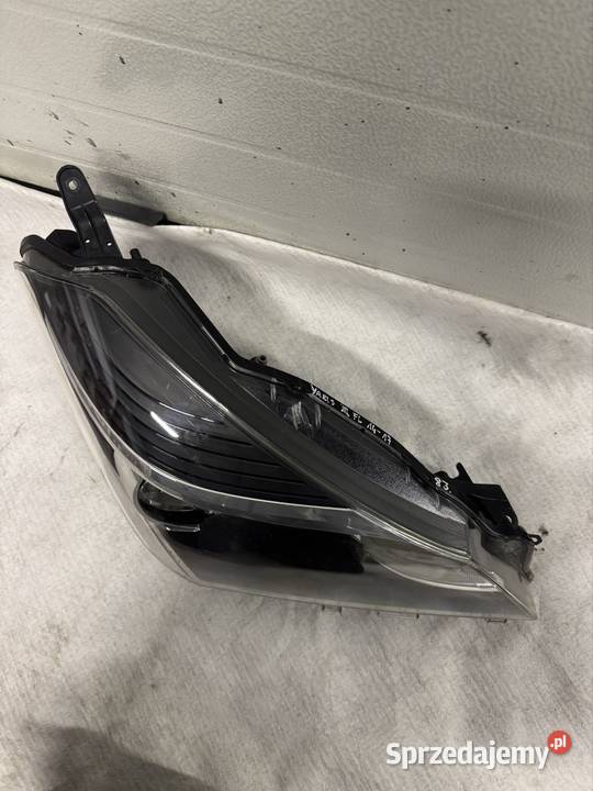 Lampa prawa Toyota yaris III lift 1417 zwykła Jasienica sprzedam