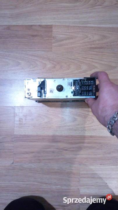 Stary oryginalny radioodtwarzacz do samochodu Dobieszowice