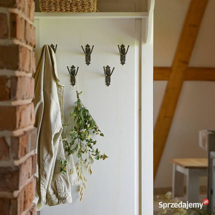 Biała garderoba drewniana z lustrem GAB 02 Maków Podhalański